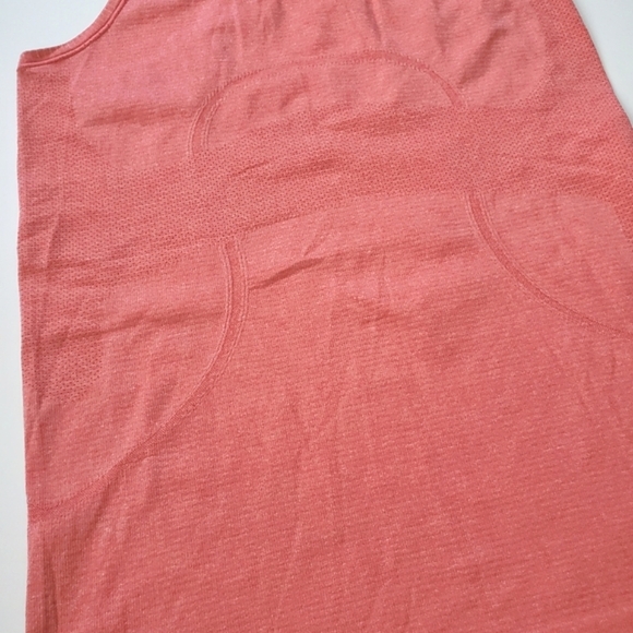 Lululemon Swiftly Racerbank Tank in Heathered Alarming, Size 8 - Picture 4 of 11